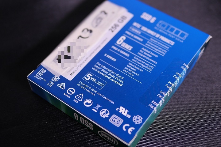 Intel SSD 600p Series 256GB箱裏