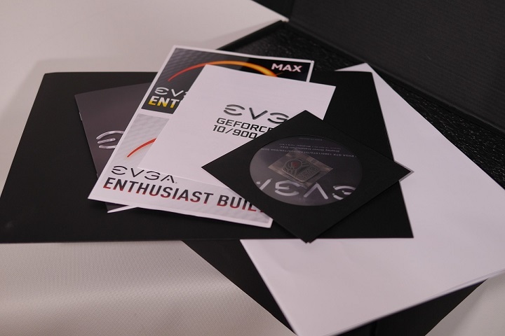 EVGA GeForce GTX 1070 FTW ACX 3.0付属品1