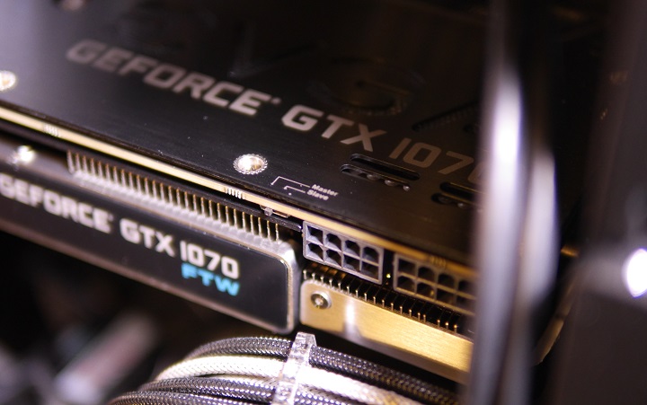 EVGA GeForce GTX 1070 FTW ACX 3.0のBIOS切り替えスイッチ