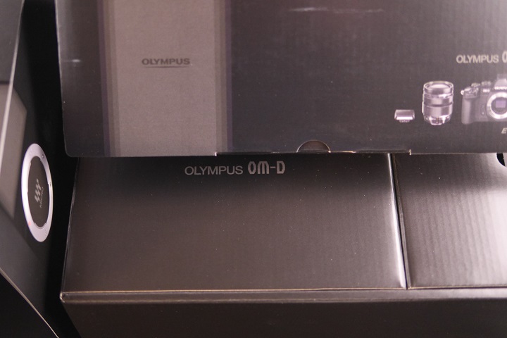 OLYMPUS OM-D E-M1 12-40mm F2.8 レンズキット開封1