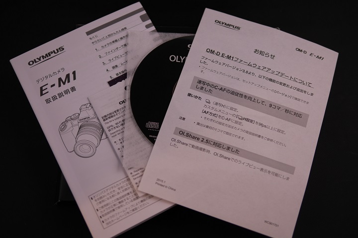 OLYMPUS OM-D E-M1 12-40mm F2.8 レンズキット付属品2