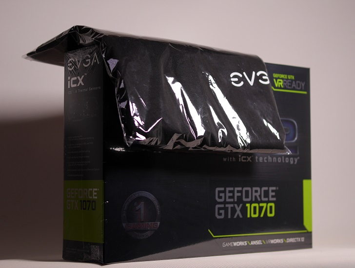 EVGA GeForce GTX 1070 FTW2 iCX箱、その1