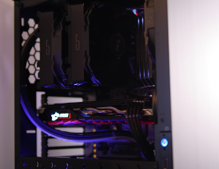 AMD RyZEN7 1700Xを使った黒パソコンの光具合、その1