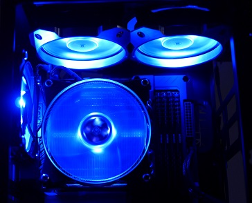 MasterFan Pro 120 RGBの光具合、青、その1