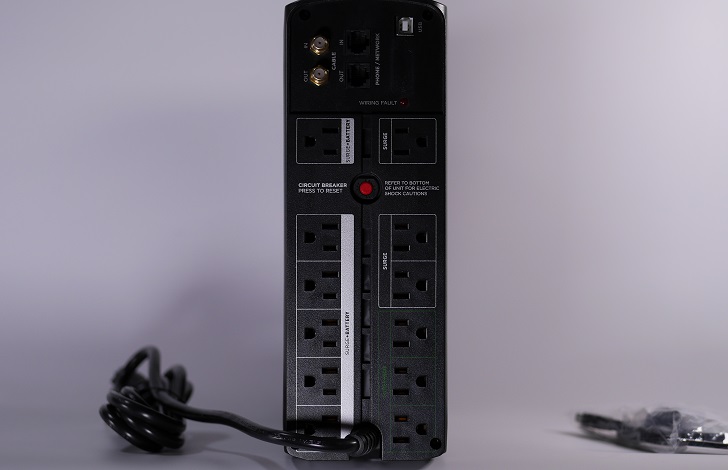 CyberPower Backup CR CPJ1200本体、その3